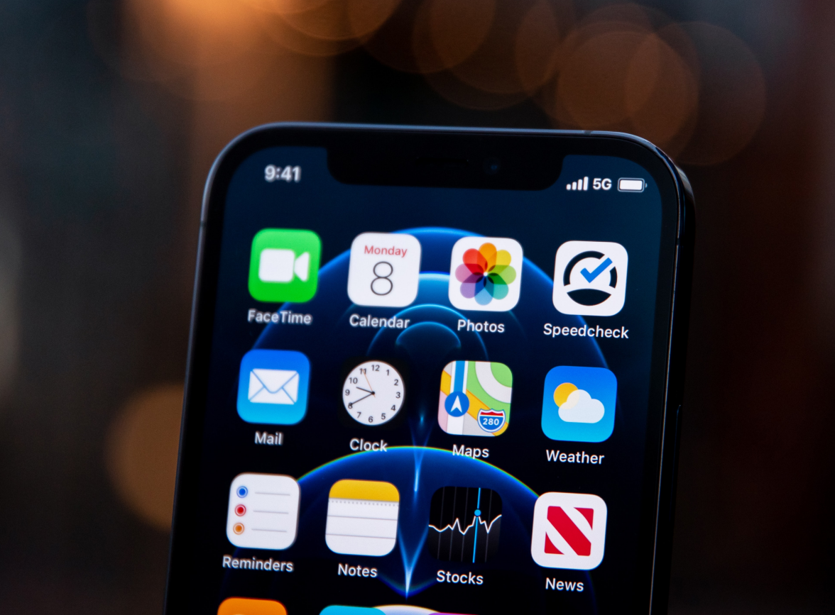 崇左苹果手机维修分享为什么 iPhone 12 在冬季会自动关机 